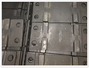 Rail tie plate by casting  Rail tie plate by casting
